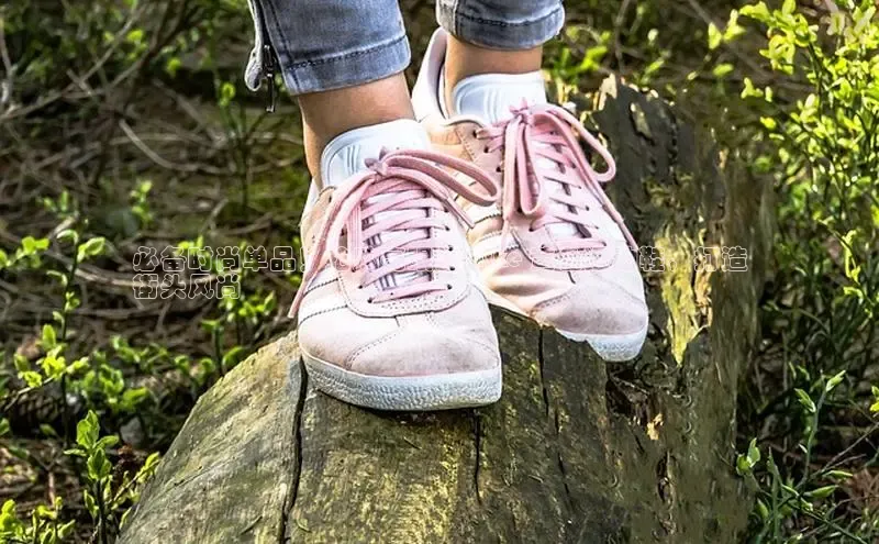 球速体育app下载百度营销中心必备时尚单品！抢购亮眼的 Nike 黄色运动鞋，打造
街头风尚