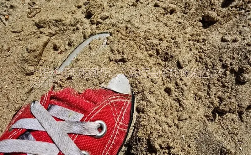 球速体育登录入口猫眼**轻盈舒适运动鞋：体验无与伦比的浅色底
魅力**