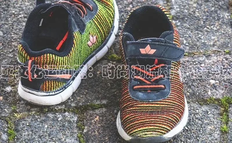 球速体育app下载官方普信公司亚文化运动鞋：时尚潮流和个性表达